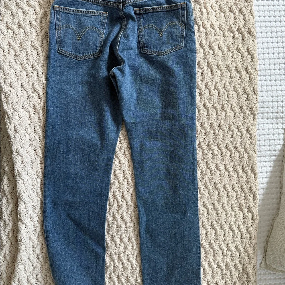 Women’s Levi Blue Jeans 501 - Picture 2 of 8